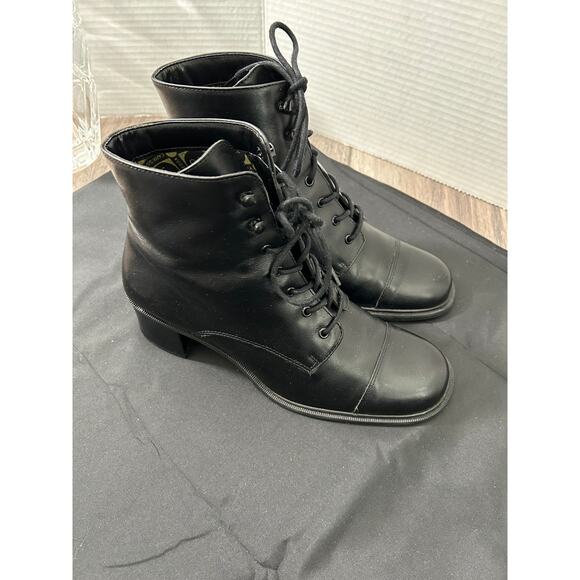 Caressa Lark Leather Boot Vintage black Block heel Size 7 - Picture 1 of 9